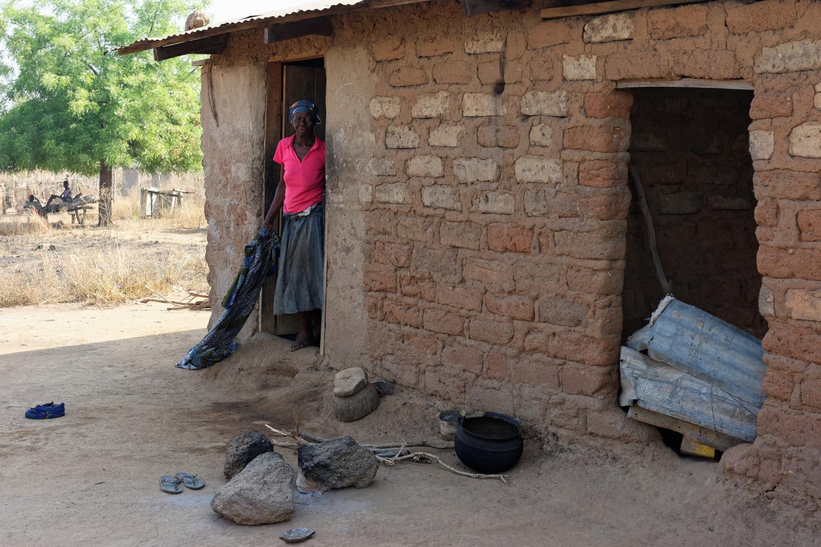 Widows 34 1600 1066 Kuutere Vor Dem Haus Welches Sie Verlassen Musste